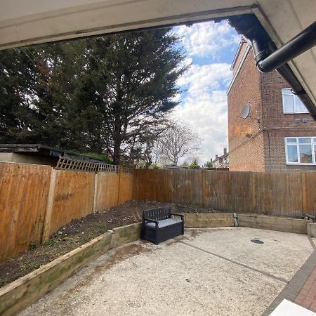 Private House With Free Park For Group Near Wembley Station Villa London Eksteriør billede