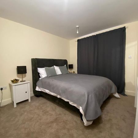 Private House With Free Park For Group Near Wembley Station Villa London Eksteriør billede