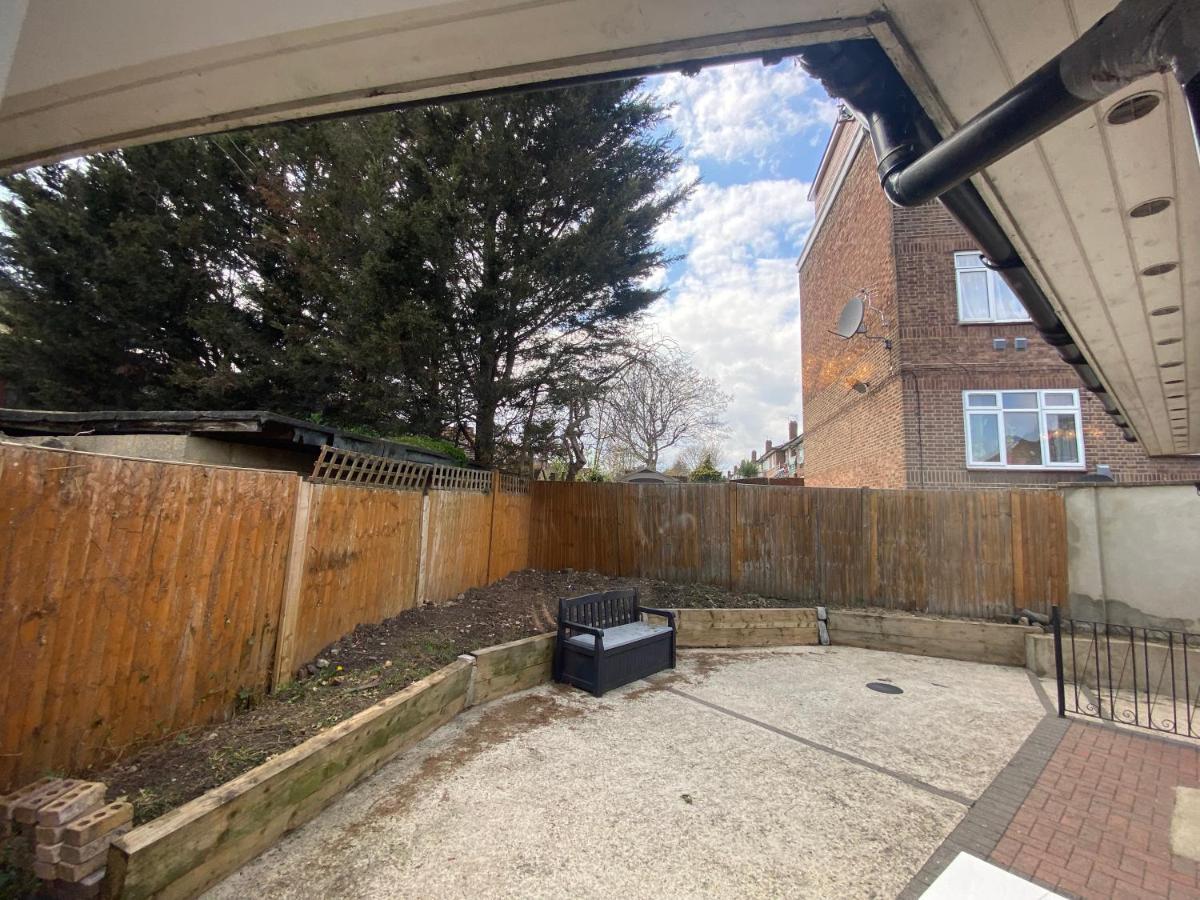 Private House With Free Park For Group Near Wembley Station Villa London Eksteriør billede