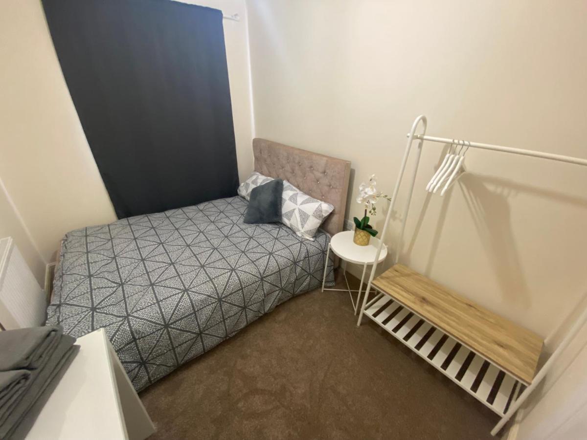 Private House With Free Park For Group Near Wembley Station Villa London Eksteriør billede