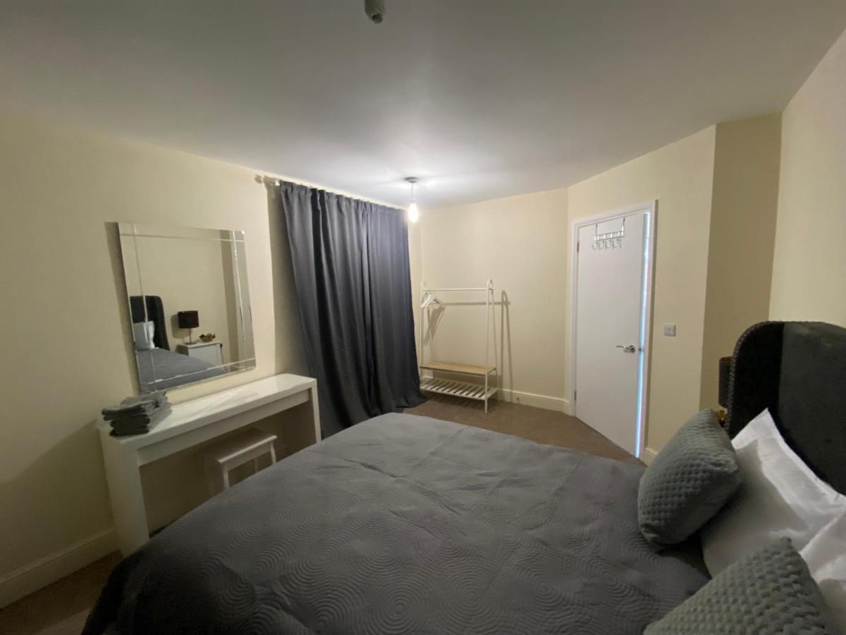 Private House With Free Park For Group Near Wembley Station Villa London Eksteriør billede