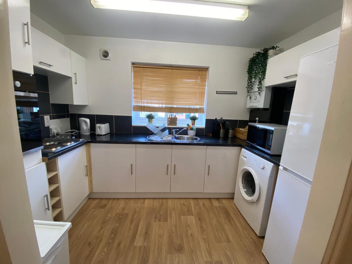 Private House With Free Park For Group Near Wembley Station Villa London Eksteriør billede