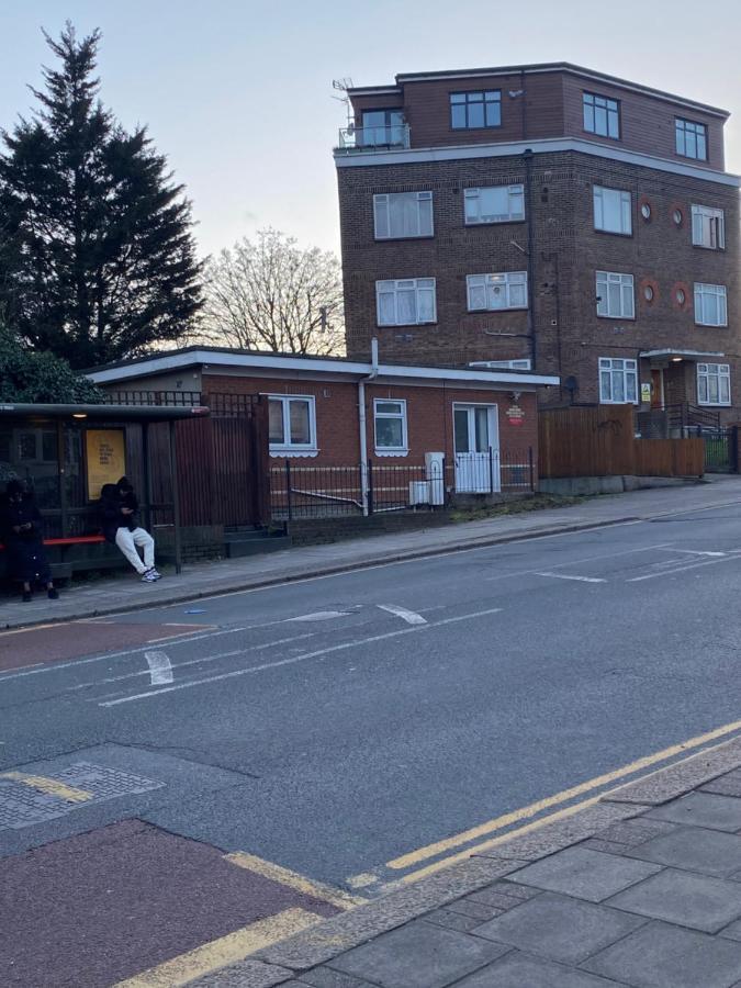 Private House With Free Park For Group Near Wembley Station Villa London Eksteriør billede